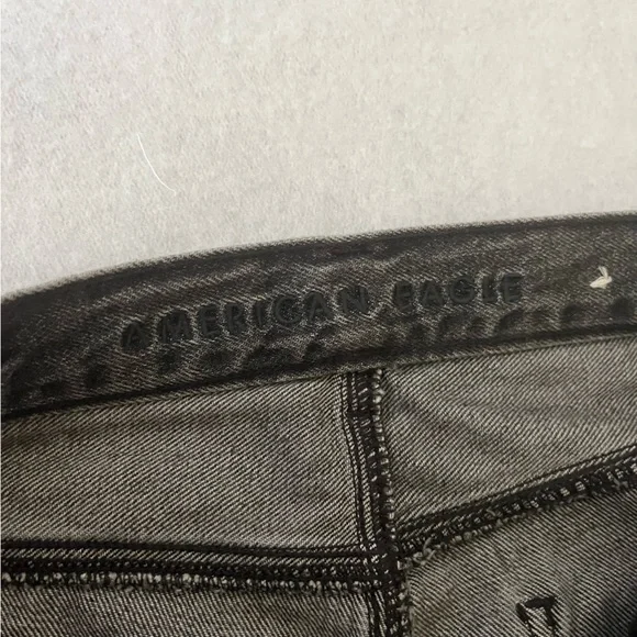 American Eagle Distressed Jean - Picture 3 of 4